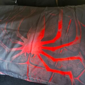 NWT Amazing Spiderman 3D Fitted King Pillowcase Set with matching sheet free.